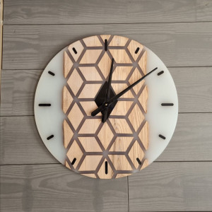 Photo de galerie - Horloge epoxy frêne 
60cm de diamètre 