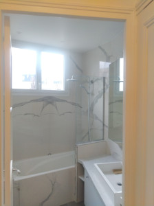 Photo de galerie - Travaux dans une Salle de Bain ( Murs , plomberie , pose éléments sanitaire carrelage et faux plafond )  