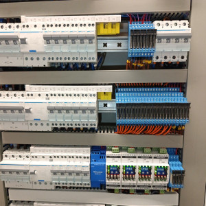 Photo de galerie - Installation système de pilotage GTB concession Porsche 