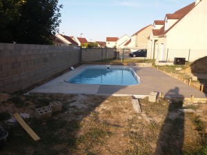 Photo de galerie - Dalle avec aquadrains autour de la piscine 