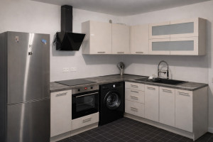 Photo de galerie - Besoin d’une cuisine sur mesure ? Je vends et pose votre cuisine de A à Z. Prise de mesures, plans 3D et installation complète. Pas besoin de vous déplacer, je me déplace chez vous pour votre projet.