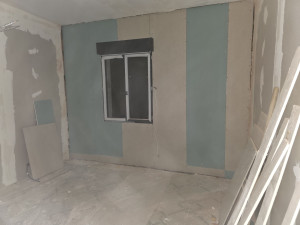 Photo de galerie - Démolition d'une cloison brique plus creation d'une cloison placo pour que la fenêtre soit a fleur du murs 