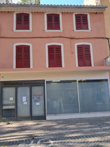 Photo de galerie - Façade sur marché la seyne 
création de tour d embrasure 