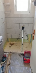 Photo de galerie - Rénovation d'une douche : plomberie, placo, étanchéité, faïence, ...