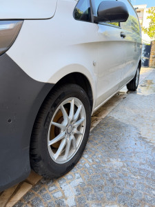 Photo de galerie - Mercedes vito nettoyage jantes 