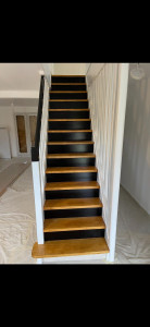 Photo de galerie - Cage d'escalier - peinture lasure - peinture teinte sur contre marche