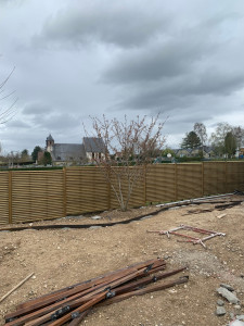 Photo de galerie - Pose d’une clôture panneaux bois 