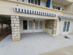 Photo de galerie - Carrelage d'une terrasse en carreau 45x45