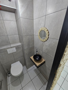 Photo de galerie - Renovation d un wc separer avec lave mains .
pose d un bâtit suport  a la place d un wc au sol sur florange 