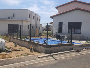 Photo de galerie - Pose de grillage rigide 