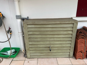 Photo de galerie - Pose de récupérateur d’eau sur descente pluviales 