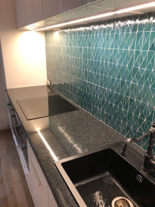 Photo de galerie - Crédence en « Zelig »veritable sur un plan de travail dans un appartement du 17ème Paris.