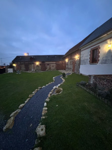 Photo de galerie - Transformation d’un terrain stabilisée en création d’un espace gazon+ aller de gravillon de matière pouzzolane ainsi que bordures en pierres sèches 