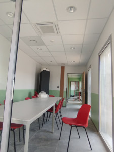 Photo de galerie - Pose et raccordement de luminaires commandés par un ou plusieurs détecteurs de mouvement et un bouton poussoir pour régler la luminosité