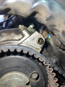 Photo de galerie - Remplacement courroie distribution + pompe à eau et calage distribution 