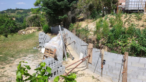 Photo de galerie - Mur en moellon bancher 