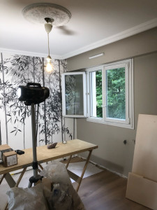 Photo de galerie - Réalise les travaux avec soins de peinture, pose de papier peint et revêtement mural.