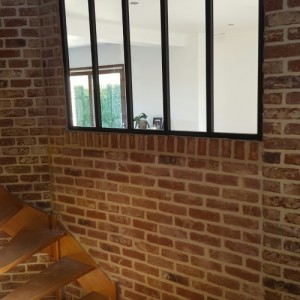 Photo de galerie - voici une realisation de maconnerie interieur avec pose de verriere decoupe d escalier egalement pour l encastrer selon la demande du client