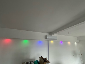 Photo de galerie - Pose d’une Clim avec création coffre en placo pour cacher les tubes avec incorporation de spots led .