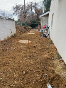 Photo de galerie - Travaux de terrassement et de nivellement avec précision. ✔ Nivellement du sol ✔ Reprise des accès ✔ Prêt pour pavage, engazonnement ou autres aménagements extérieurs