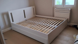 Photo de galerie - Lit Double IKEA avec tiroirs 