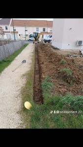 Photo de galerie - Travailler sur les fondations d'une clôture
