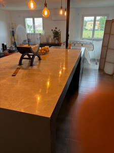 Photo de galerie - Création ilot 4*1.20 mètres sur deux niveaux , tout béton, carrelage