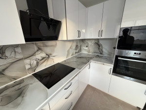 Photo de galerie - J’ai posé du Carlage sur une cuisine vraiment très jolie le client très satisfait 