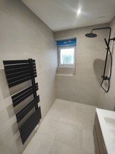 Photo de galerie - Salle de bain en cours de finition janvier 2023