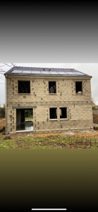 Photo de galerie - • Élévation de murs en briques • Mise en place d’un coffrage sur mesure • Coulage de linteaux et d’un balcon en béton armé • Montage d’échafaudages pour travail en hauteur • Travail propre, structuré et sécurisé