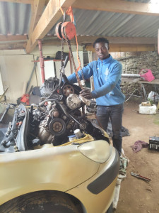 Photo de galerie - Bonjour désolé de vous déranger je vous propose mes services pour la mécanique réparation et valise je suis a votre disposition pour toute question 