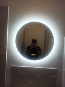 Photo de galerie - Installer le miroir et brancher l'électricité
