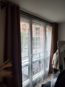 Photo de galerie - Installation des rideaux 