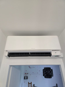 Photo de galerie - POSE POMPE À CHALEUR REVERSIBLE DECEMBRE 2025

DAIKIN - MODÈLE : STYLISH