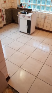Photo de galerie - Pose carrelage au sol dans une cuisine 