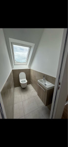 Photo de galerie - Pose de toilette suspendue avec le petit lave main 