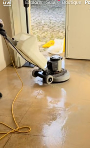 Photo de galerie - Décapaper décrassage de sols nettoyage fin de bail fin de location 