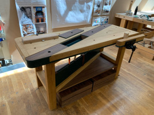 Photo de galerie - Conception/fabrication d’un établi en chêne et noyer comme pièce de diplôme.
