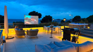 Photo de galerie - Création d’un bandeau LED télécommandée avec variateur d’intensité sur un toit terrasse