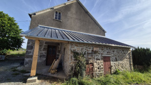Photo de galerie - Réalisation d'une petit demi-ferme et pose de bac acier avec rive.
