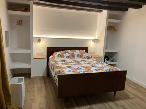 Photo de galerie - Tête de lit placo et bois tout intégré avec finitions à venir selon demande 