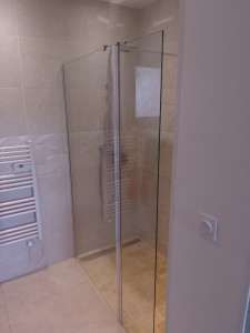 Photo de galerie - Pose parroie  de douche avec colonne de douche 