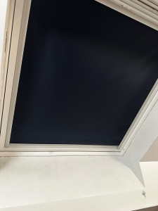 Photo de galerie - Pose de store intérieur sur Velux