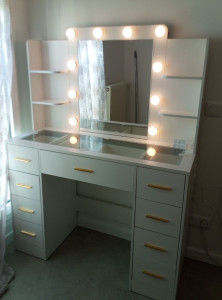 Photo de galerie - Montage coiffeuse Amy