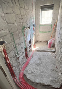 Photo de galerie - Travaux de plomberie complets : installation des canalisations et pose de tous les équipements sanitaires.