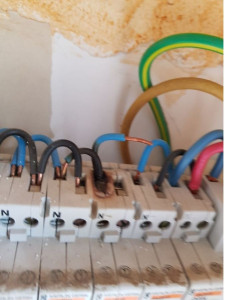 Photo de galerie - Remplacement d'un disjoncteur 