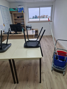 Photo de galerie - Nettoyage des bureaux chez un professionnel 