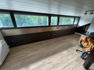 Photo de galerie - Fabrication sur mesure d’un meuble sous pente avec porte coulissante 