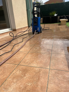 Photo de galerie - Nettoyage terrasse haute pression 