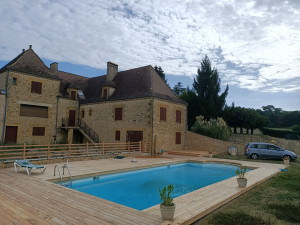 Photo de galerie - Réalisation terrasse bois,300m2 avec annexes,barrière,portillon et douche en bois